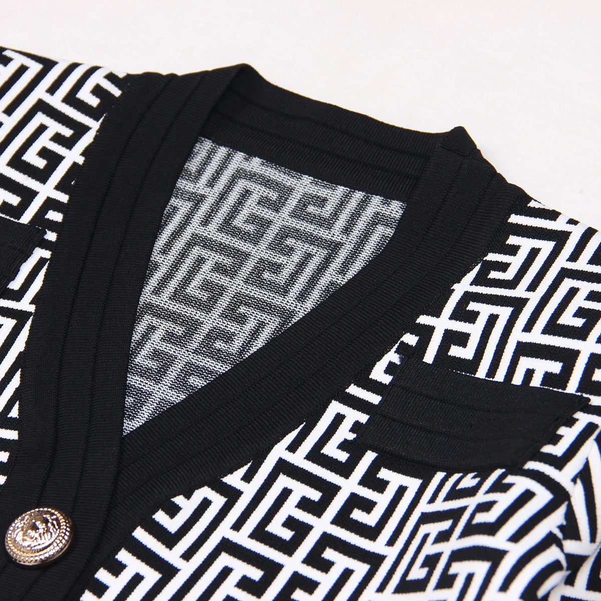 Chic Black and White Maze Pattern V-Neck Long Sleeved Cardigan